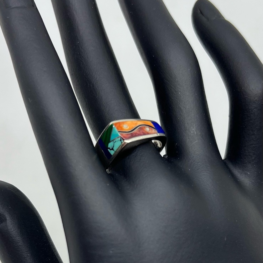 Fine Sterling Silver .925 Band with Natural Gem Inlays. Unisex. Ladies Size 7.